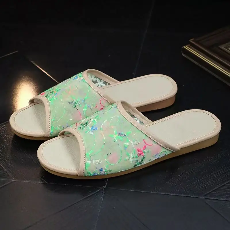 

Summer New Women Mesh Embroidered Slippers Soft Sole Non Slip Breathable Lightweight Ethnic Style Flat Sole Home Slippers