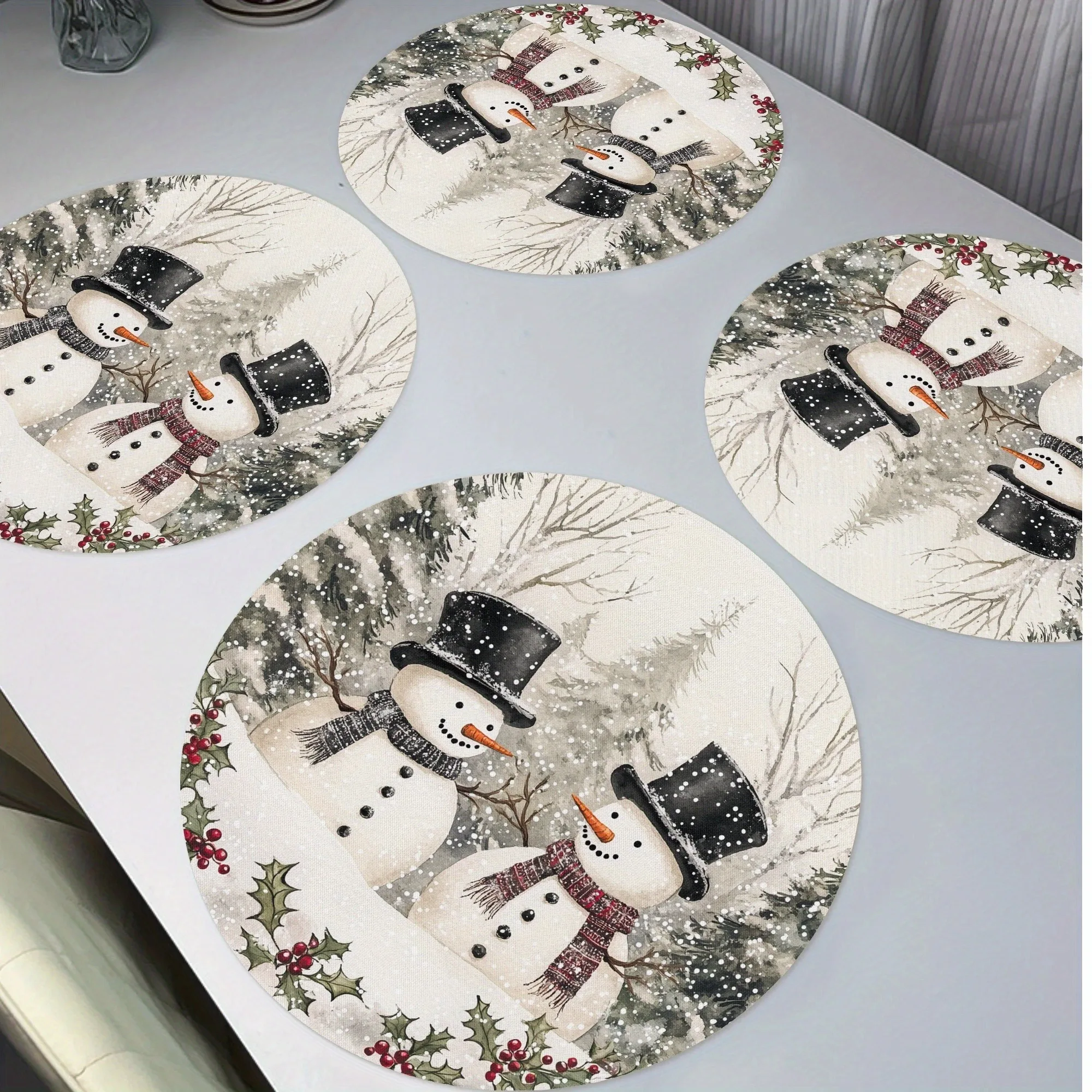 2/4/6/8Pcs Christmas Round Placemats Made of Polyester Woven Fabric, Printed with a Bunch of Christmas Red Pine Trees and Cookie Patterns, Washable, Suitable for Holiday Table Decoration