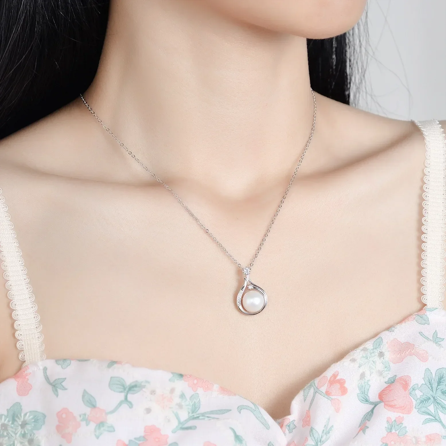 

Elegant Design Women's Moissanite Diamond Necklace Wedding Birthday Gifts Fashion Pearl Pendant Platinum Pt950 Clavicle Chain