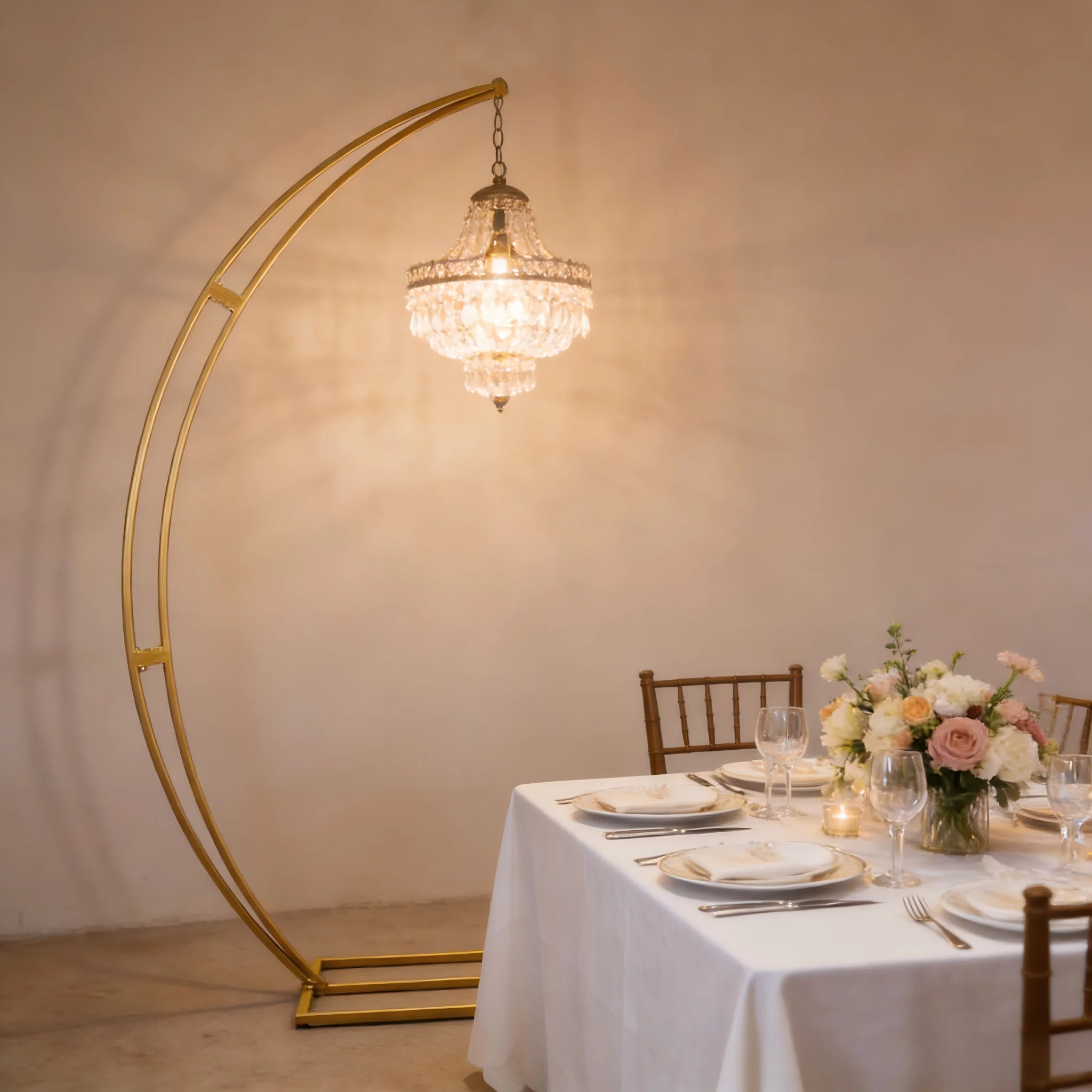 

Роскошная железная люстра-подставка в форме полумесяца, 7,9 футов | Декор для свадебных сцен, вечеринок, Рождества и мероприятий на открытом воздухе