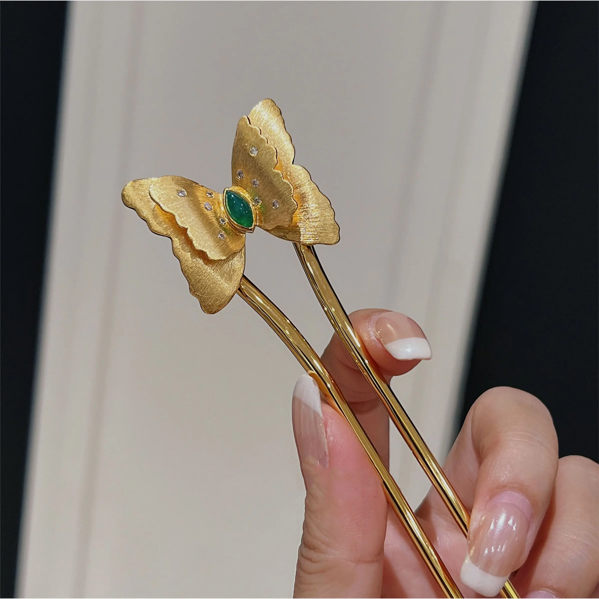 

Vintage Light Luxury Butterfly Secret Hairpin Golden Wire-drawing Chinese Style National Style Hairpin 2024 Hair Accessories