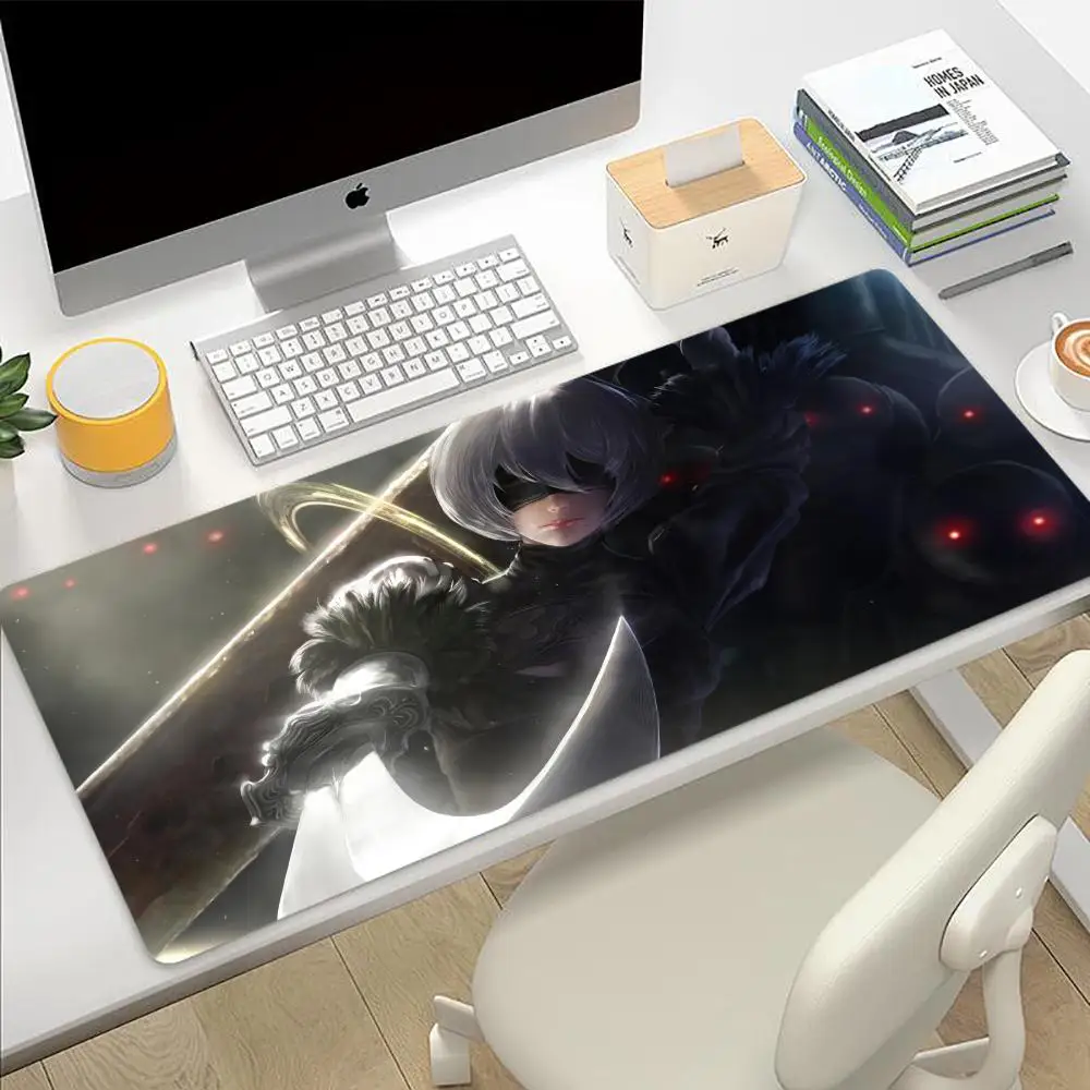 Imagem -02 - Nier Automata2b Mouse Pad para Jogo de pc Tapete Antiderrapante Tapete de Mesa Expansão do Computador Acessórios do Teclado Xxl