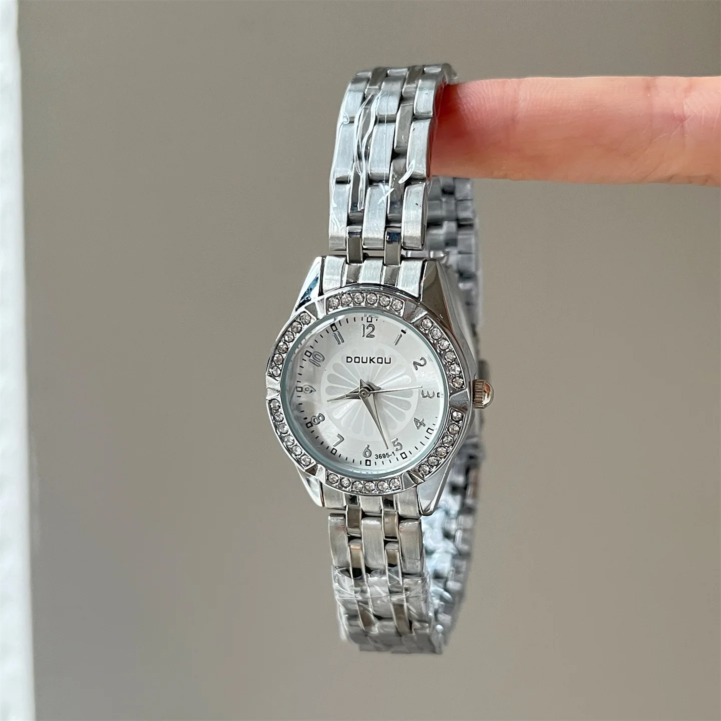 

Женские кварцевые часы 2026 Diamond Steel Strap: Элегантные наручные часы для женщин, подарок, Reloj Mujer