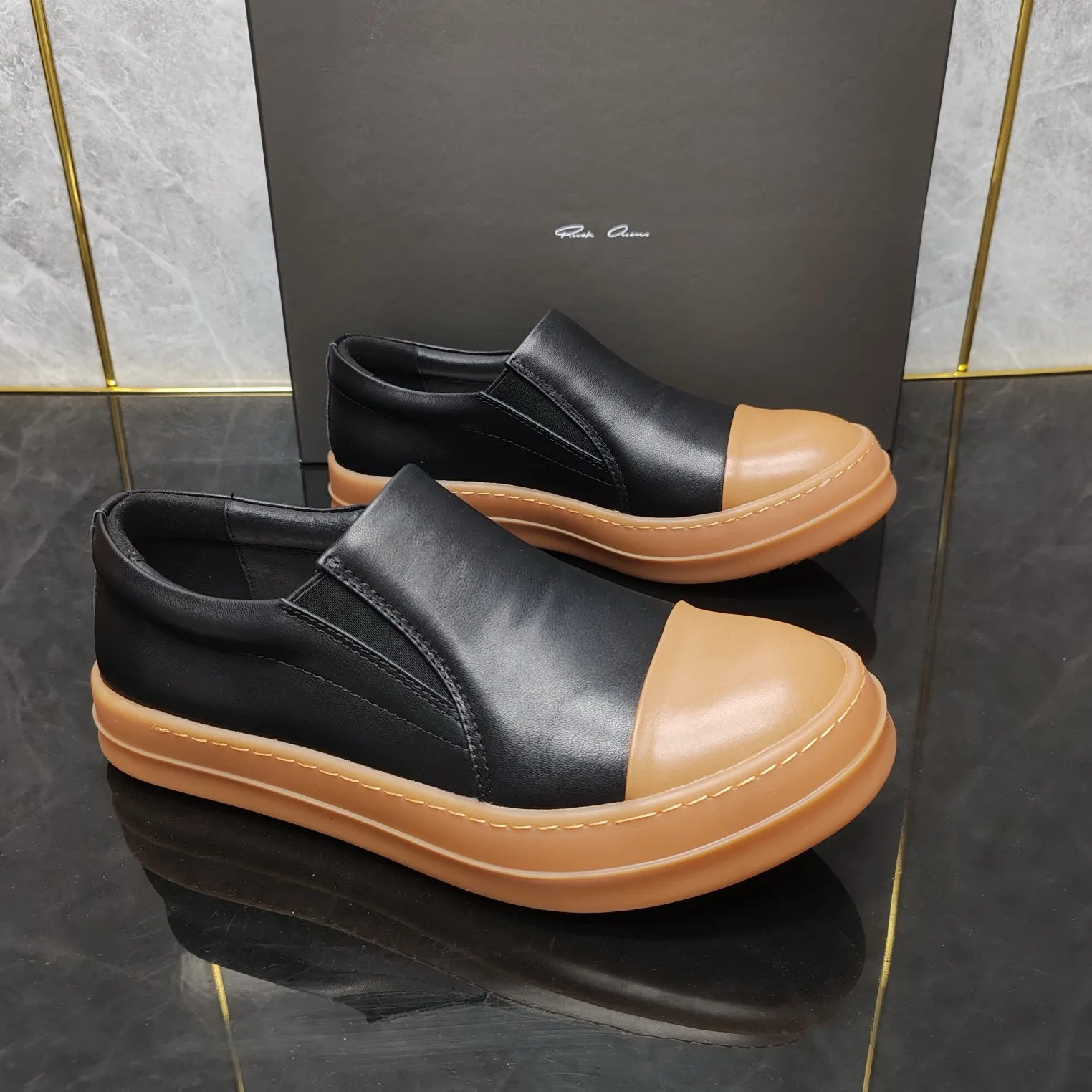 Ricks shoes personalized leather shoes men's soft-soled non-slip one-pedal casual shoes with tendon soles.