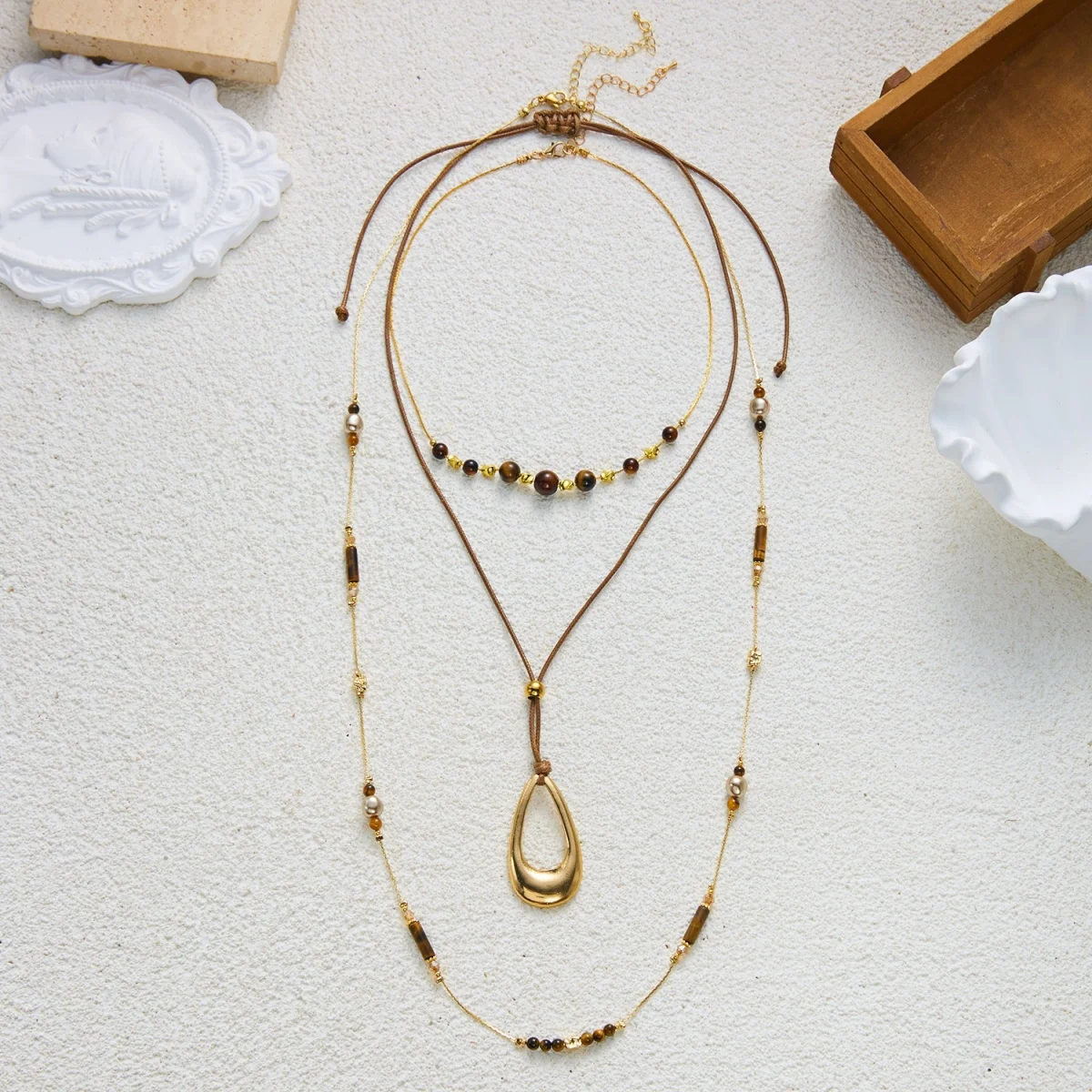 Vintage Maillard Halskette mit natürlichen Tigeraugen-Perlen, Sonnen- und ovalen Anhängern, für Damen und Herren, im ethnischen Stil, mit Blumen- und Kristallmotiven, lange Choker-Kette. – Detail 19