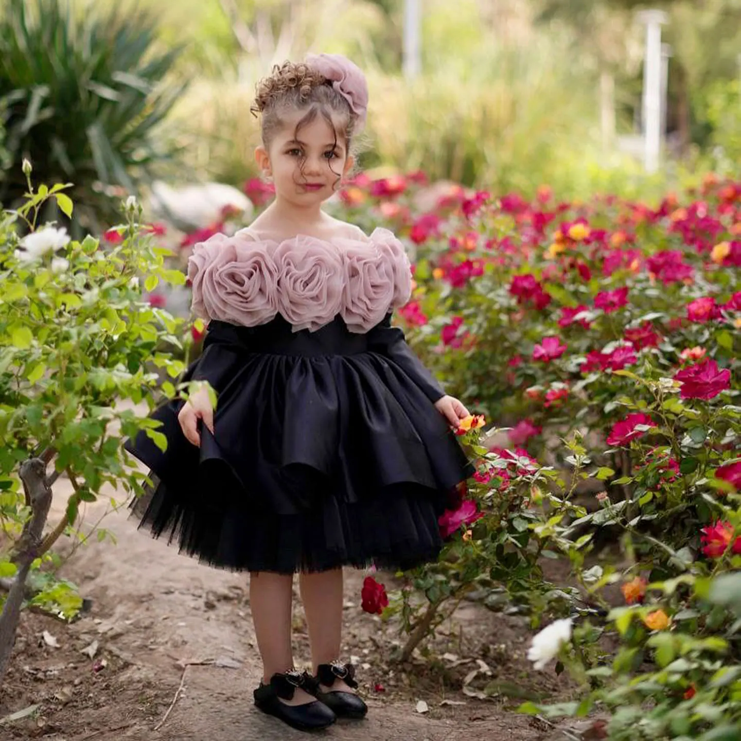 Dreamy Vow Elegante abito da bambina nero con spalle scoperte con fiori 3D Abito da ballo a maniche lunghe al ginocchio per festa di compleanno D134
