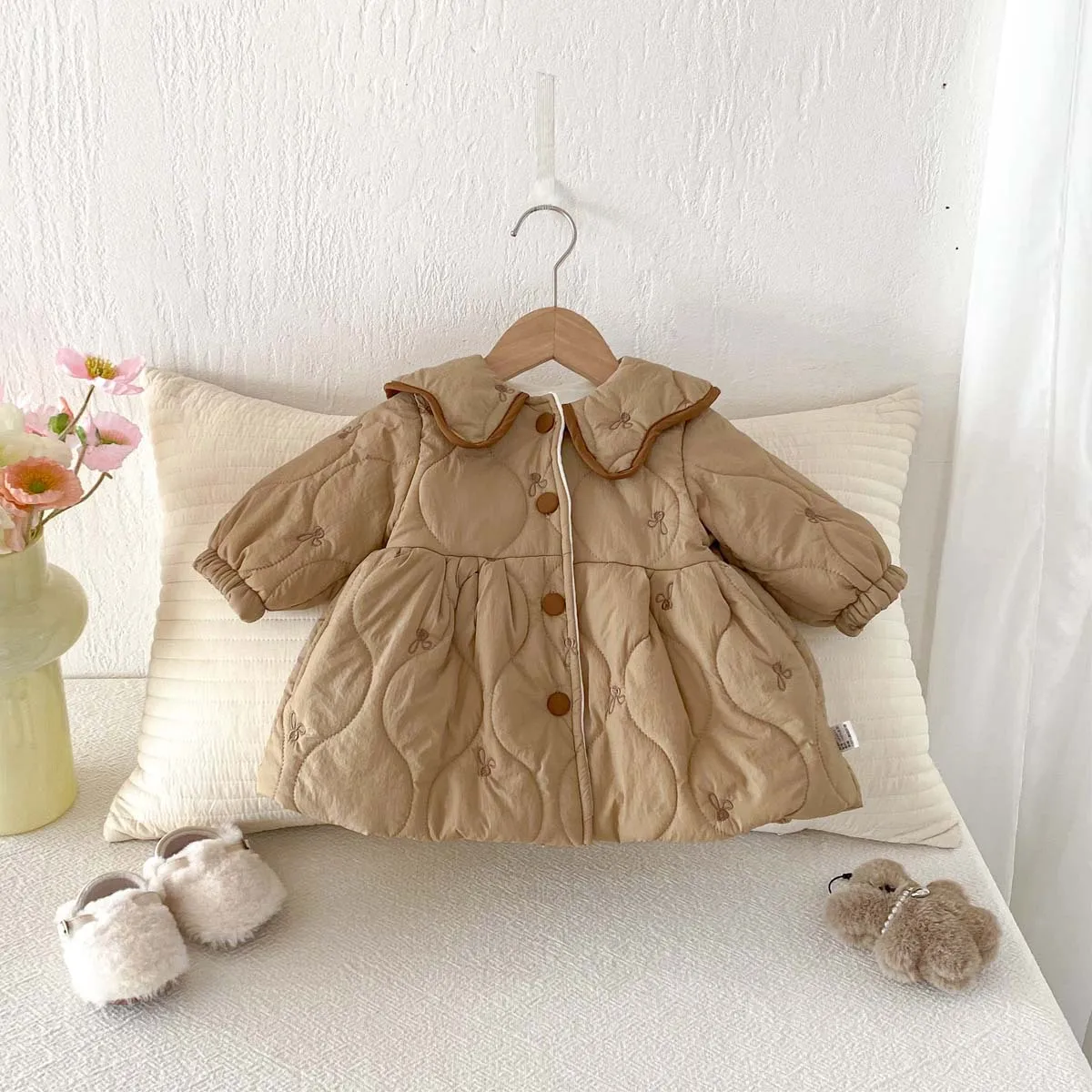 

2025 Winter New Women's Baby Embroidered Doll Collar Skirt with Cotton and Velvet, Fashionable and Stylish Warm Coat