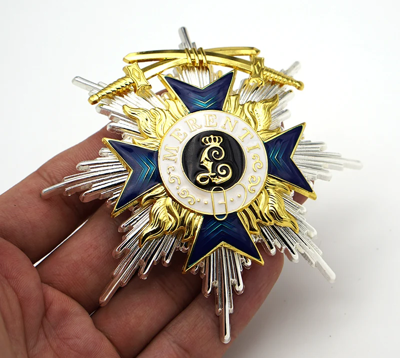 Reproduction de la Croix de Mérité Bavaroise avec l'étoile de l'Ordre allemand de la Première Guerre mondiale et les épées
