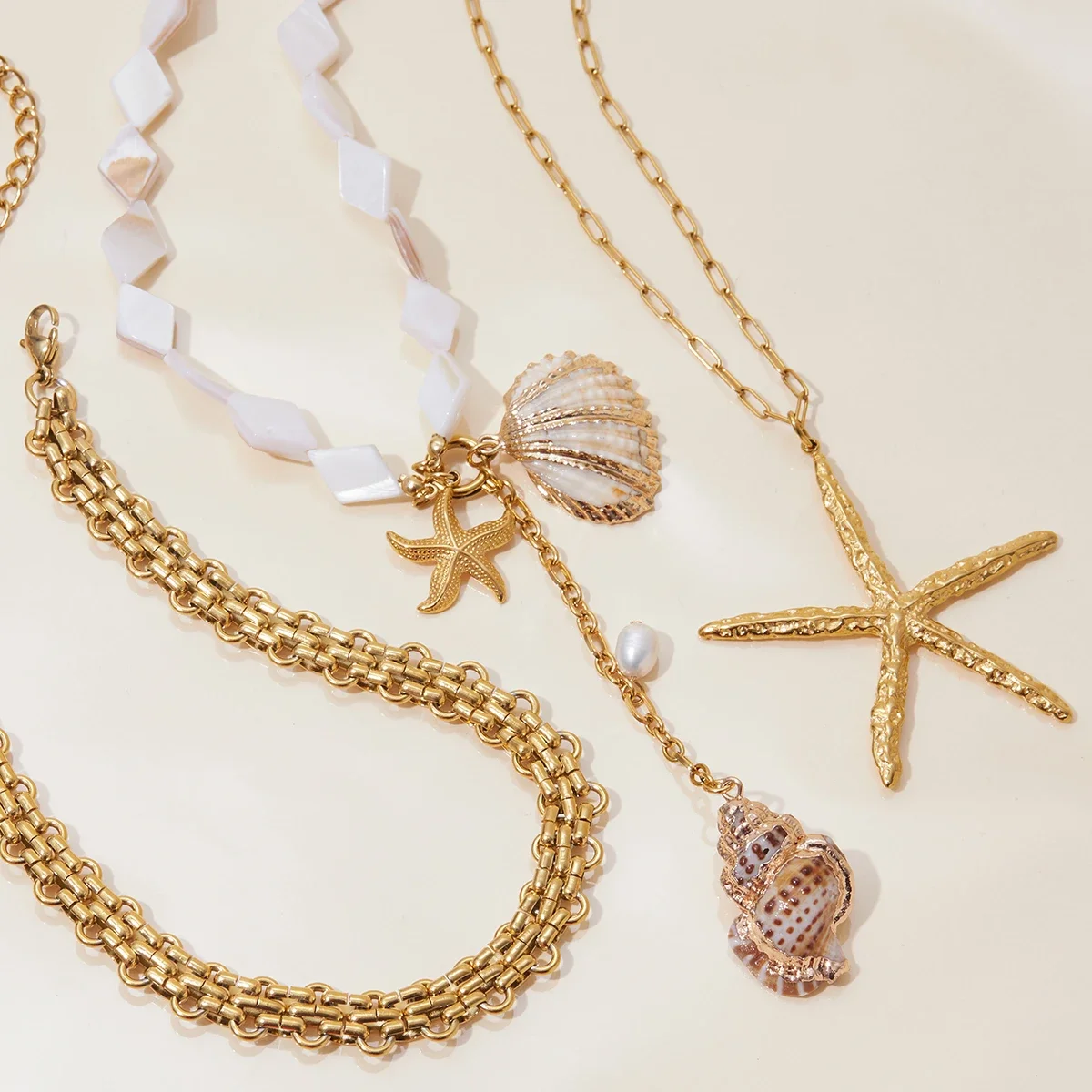 Uworld Ocean Vacation Style 18K Gold Colo Plated Stainless Steel Hammer Patterned Starfish Pendant Necklace Freshwater Pearl Con
