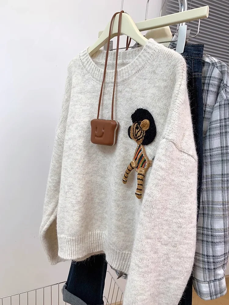 سترة نسائية سميكة مطرزة للخريف والشتاء بتصميم كاجوال وطبقة أساسية برقبة دائرية وأكمام طويلة