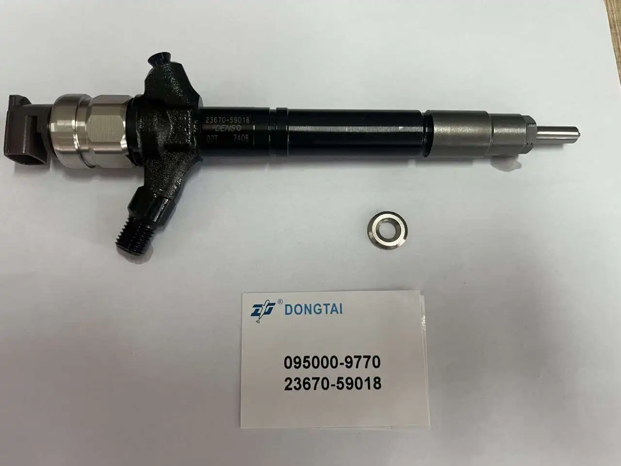 DEN-SO COMMON RAIL INJECTOR 23670-59018  095000-9770 TOY--OTA 1VD-FTV LANDCRUISER 70 SERIES