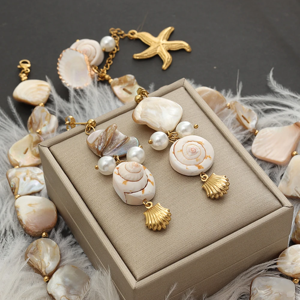 

Ladies Fashionable Personality Shell Necklace Classic Luxur0ious Shell Pendant Earrings Ocean series style jewelry set