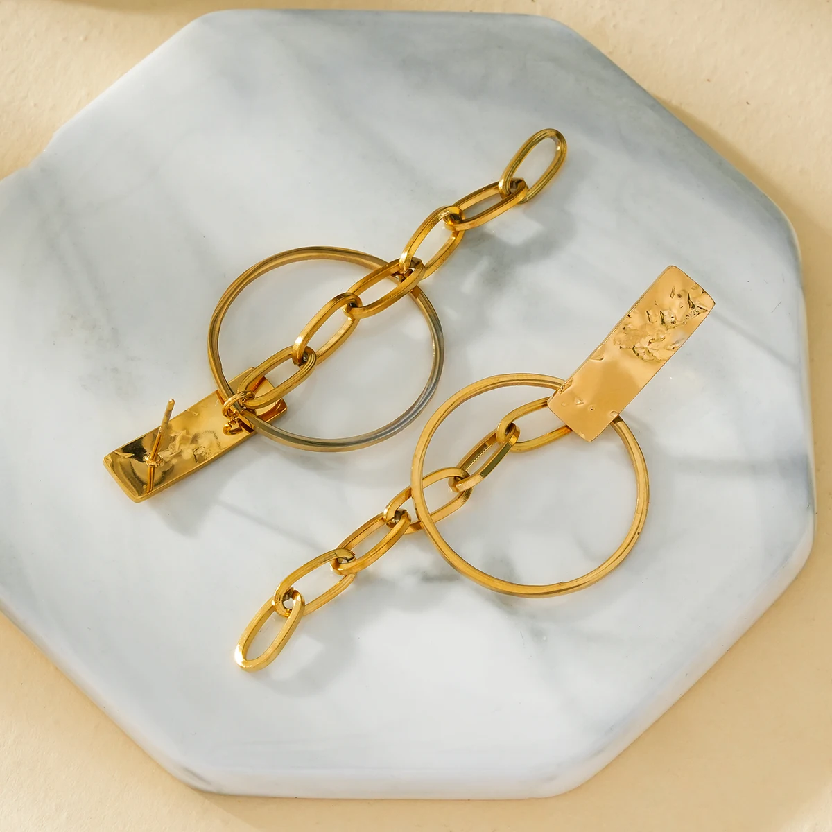 Simple 14k gold-plated stainless steel earrings, suitable for giving as gifts and for daily commuting wear by women.