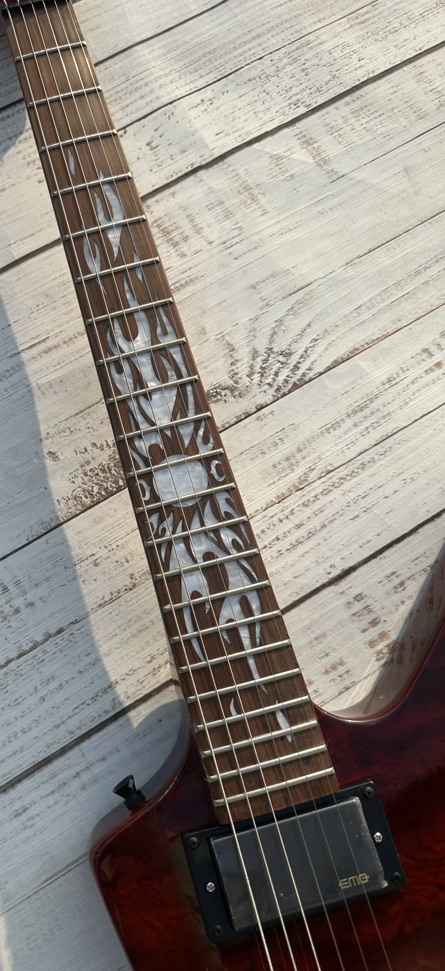 Irregular electric guitar, imported wood and environmentally friendly paint, decayed wood coat, EMG pickup, good sound quality,