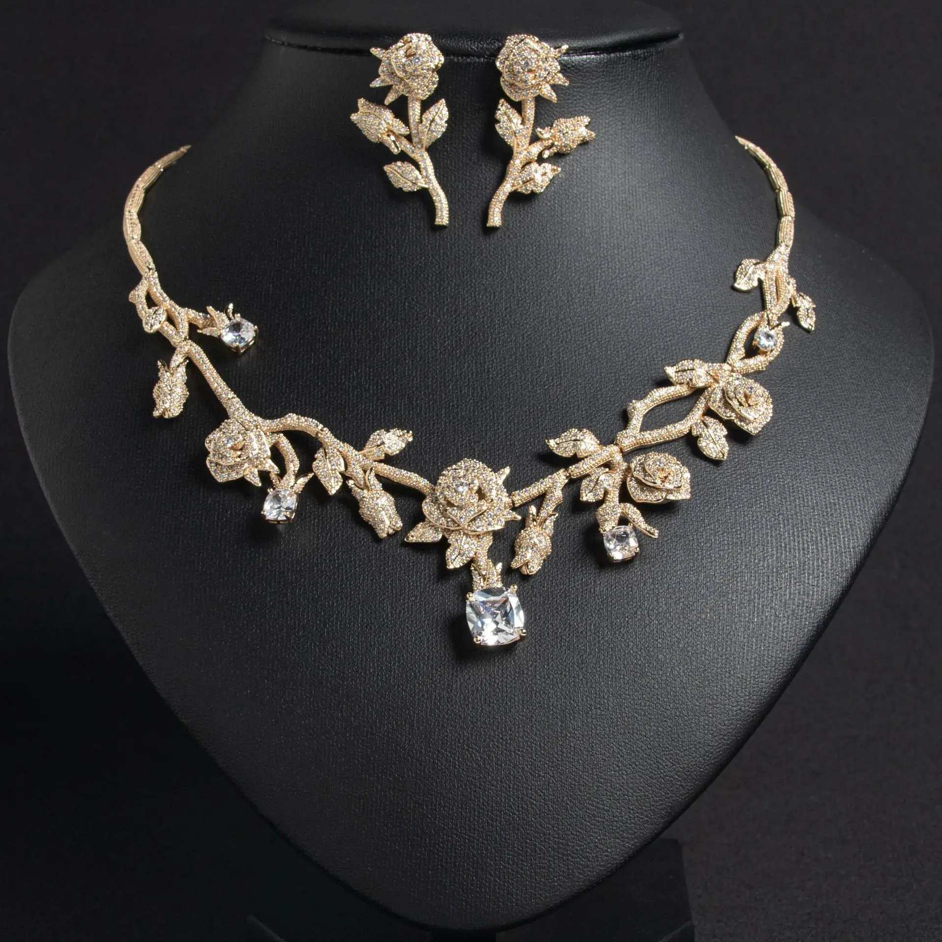 

Creative Ladies Jewellery Luxury Rose Necklace Earrings Ring Set Prom Wedding Graduation Holiday Zirconia Accessories M-360