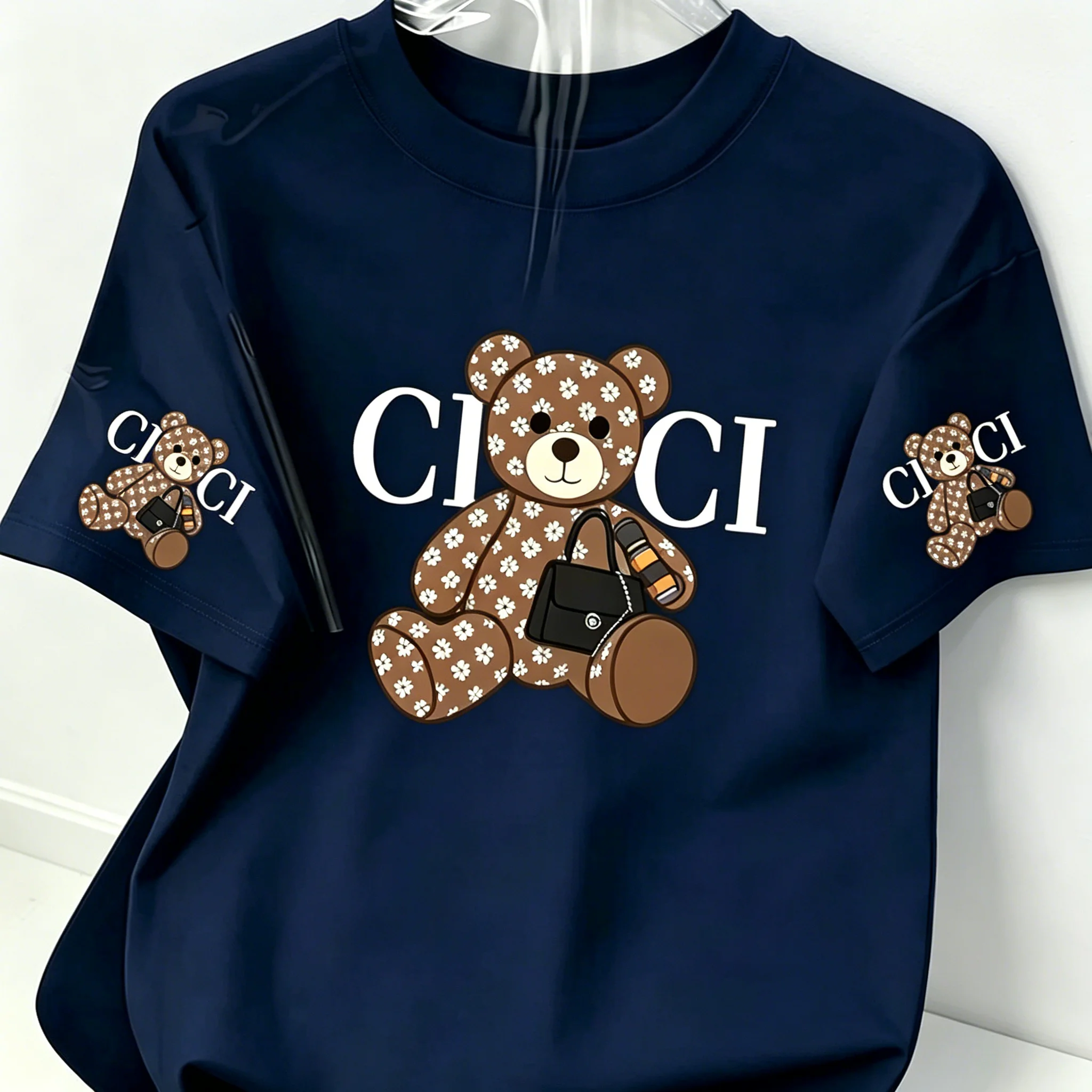 Unisex-T-Shirt aus Baumwolle mit Monogramm-Bär- und CI-CI-Buchstaben-Aufdruck, Design auf Brust und Ärmeln, O-Ausschnitt, Streetwear, Sommer, lässige Kurzarm-Tops – Detail 2