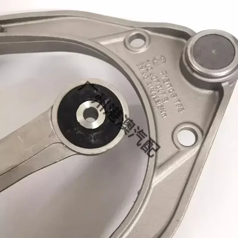 Hanging upper swing arm, triangular arm, and upper support arm on Q7