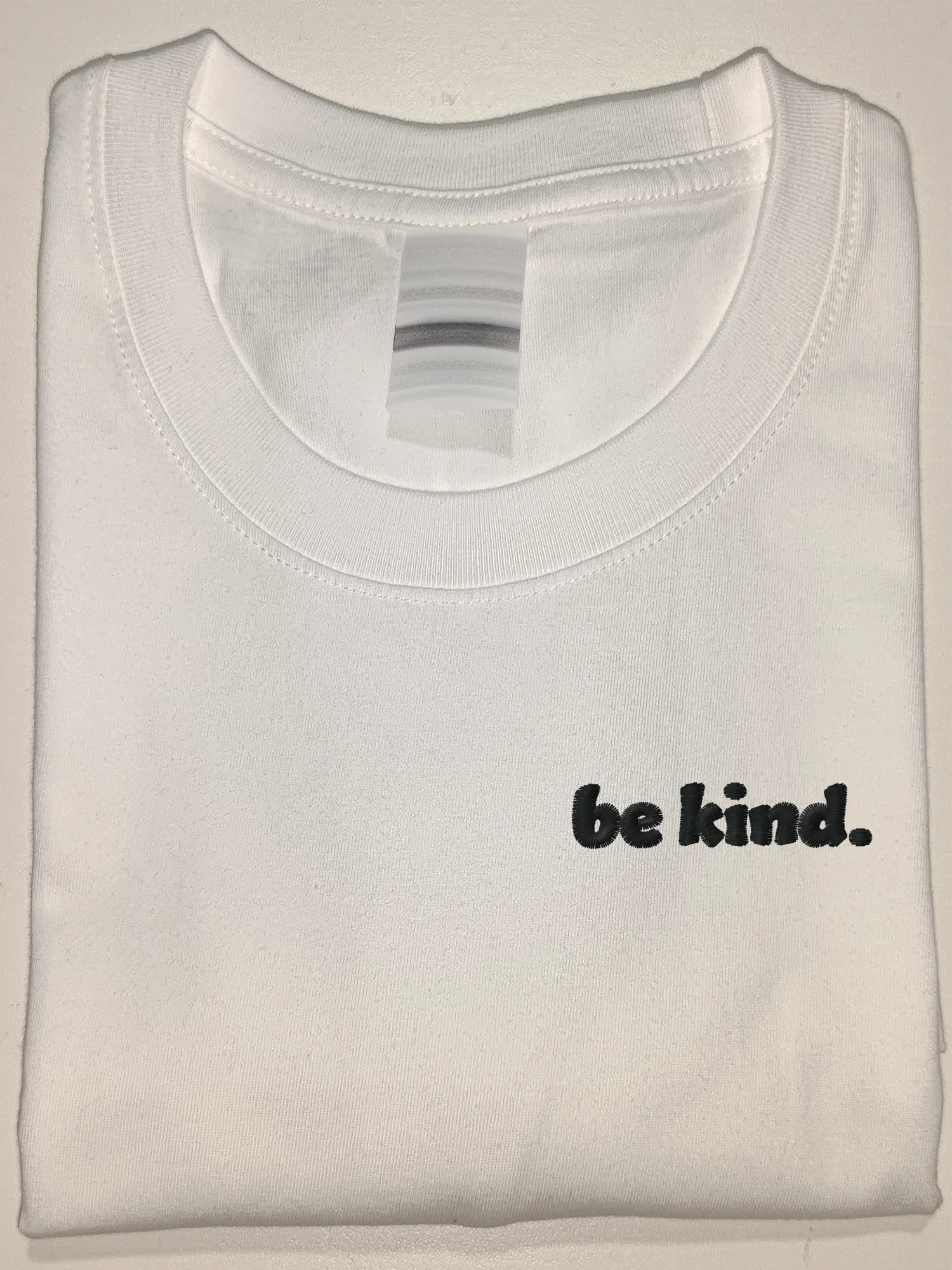 

Футболка с вышивкой Be Kind, футболки с вышивкой из 100% хлопка, футболка с принтом Be Kind, мужская одежда с графикой