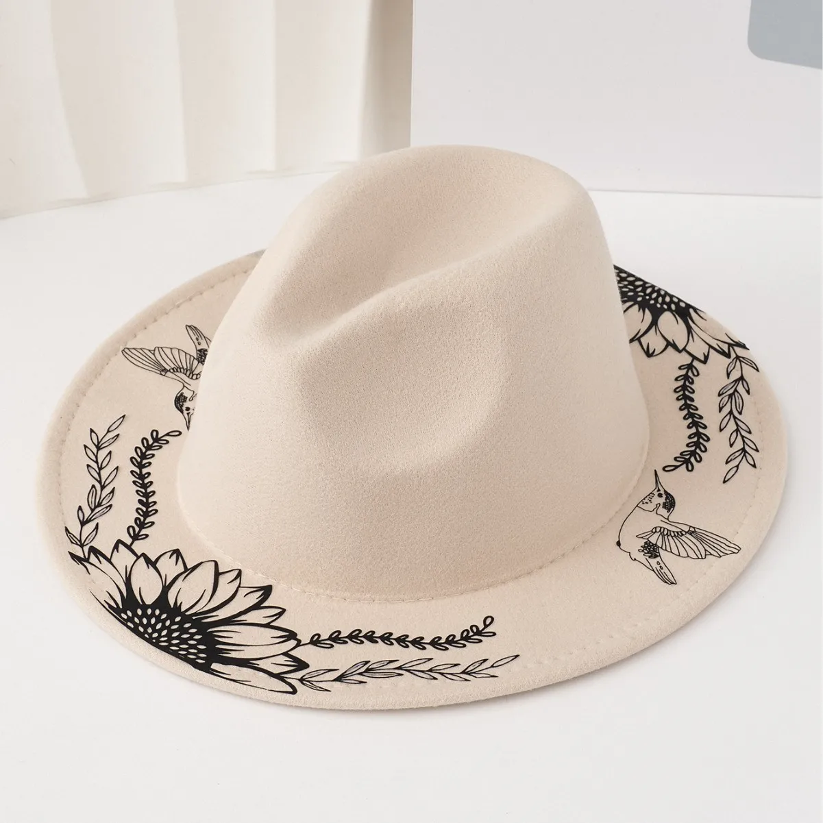 

HongLuan Vintage Beige Felt Top Hats, Bohemian Sunflower Fedora Moom Cowboy Hat Woman, Flat Brim Cowboy Accessories & Party Caps
