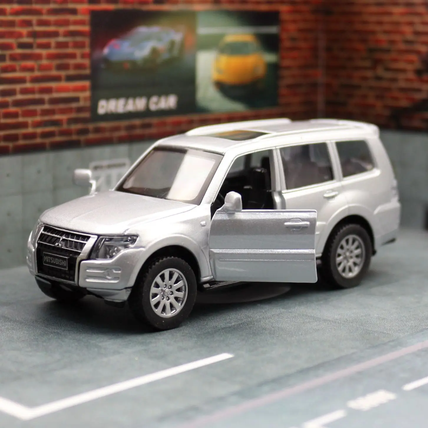 1/43 Mitsubishi Pajero SUV Toy Car Model For Children MSZ Diecast Sport Off Road Vehicle Miniature Pull Back Collection Gift Kid