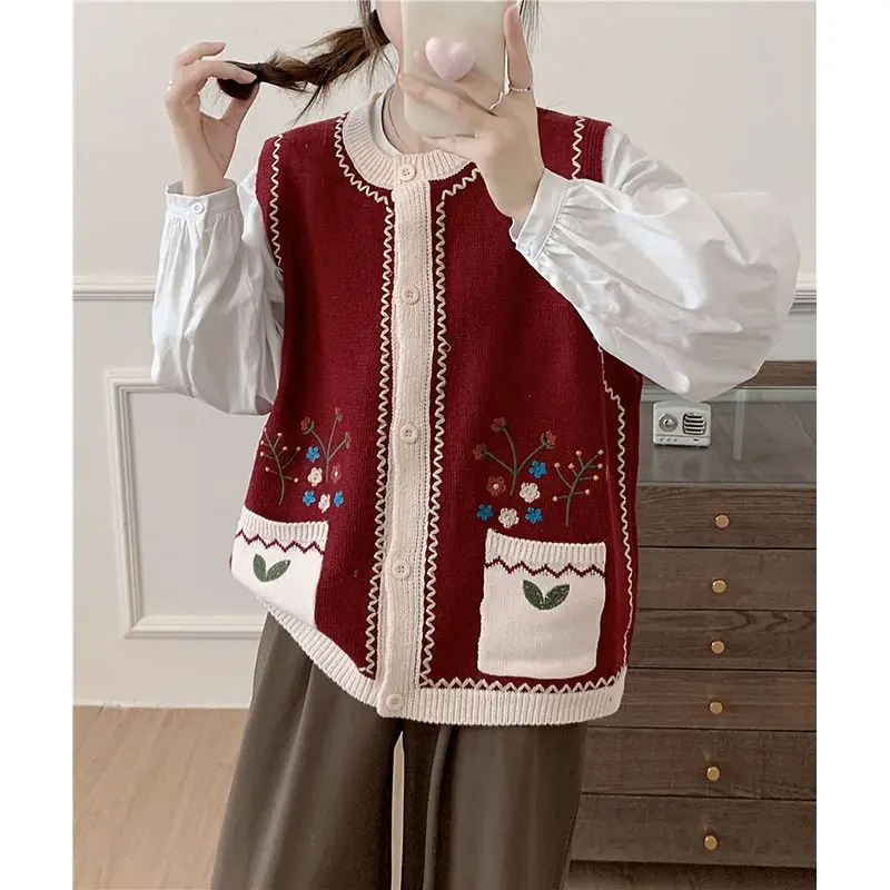 

College Style New Knitted Pocket Vest Vest Women Contrasting Color Sweet Niche Embroidered Color-blocking Sweater Vest