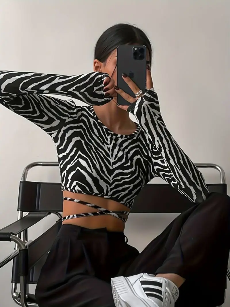 Round neck backless strap short top long sleeved slim fit spicy girl style revealing waist personalized women's shirt