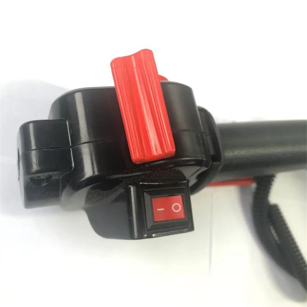 AA98 221465 Uchwyt przełącznika podkaszarki do Maruyama BC2430H - Części do podkaszarki, narzędzia ogrodnicze