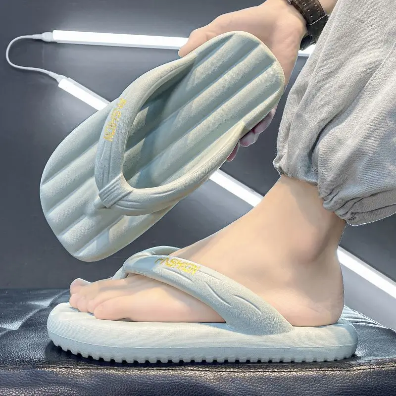 

Men's Summer Beach Flip Flops Anti-Slip Thick Sole Outdoor Sandals with Anti-Odor and Wear-Resistant