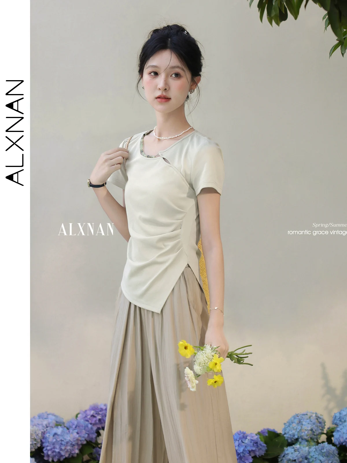 ALXNAN dames T-shirt lichtgroen slim fit katoen korte mouw T-shirt 2025, zomer nieuwe elegante kralen ontwerp vrouwelijke tops L53719