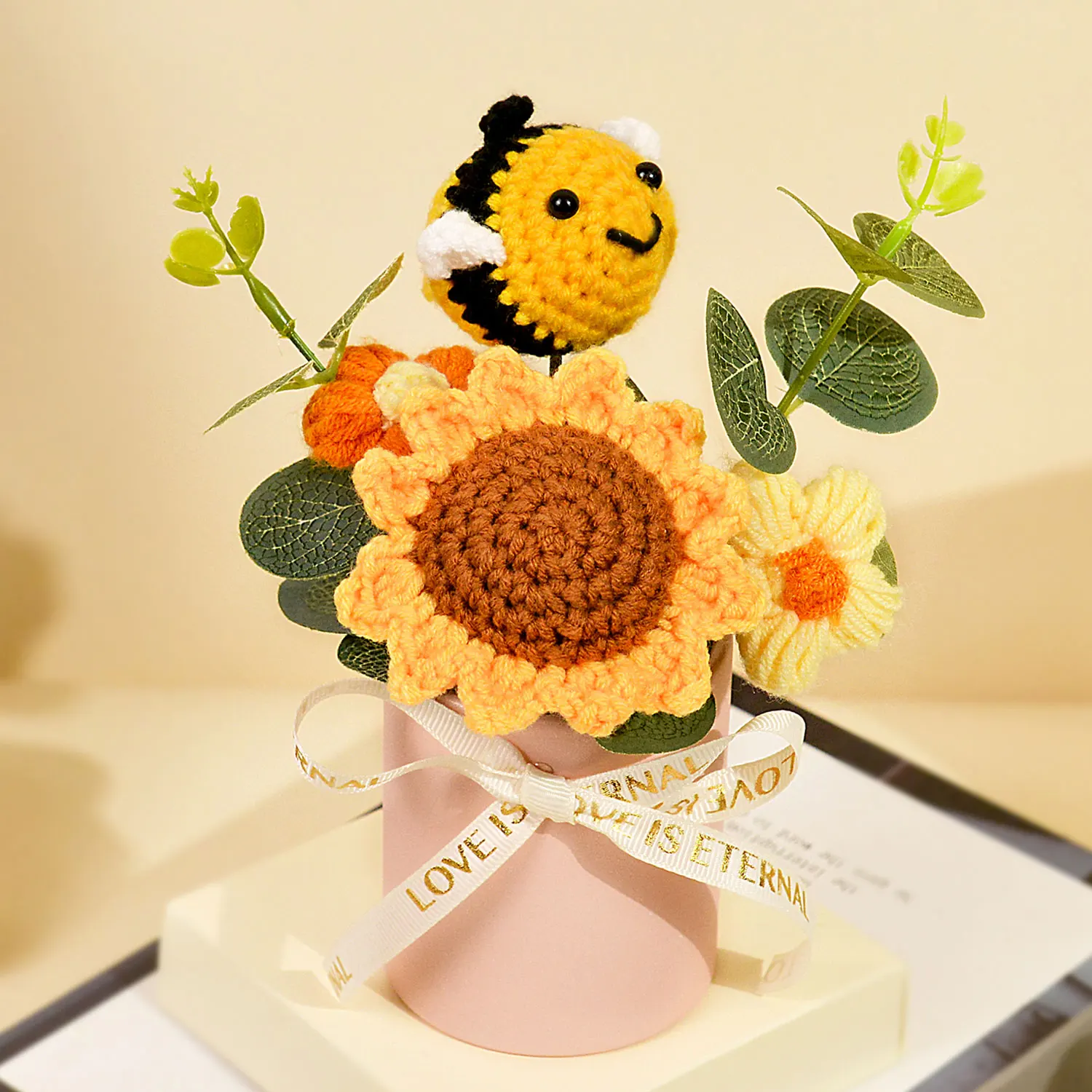 Gehäkelter Sonnenblumenstrauß als Abschlussgeschenk, handgefertigte Sonnenblumenrose für Hochzeitsstrauß, Heimdekoration, Jahrestag, Geburtstag – Detail 3