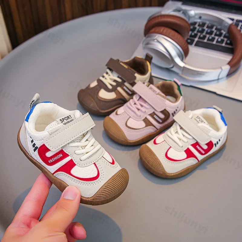 

Детская нескользящая повседневная спортивная обувь с низким берцем, осень 202, новые удобные модные трендовые универсальные кроссовки на мягкой подошве для мальчиков на плоской подошве