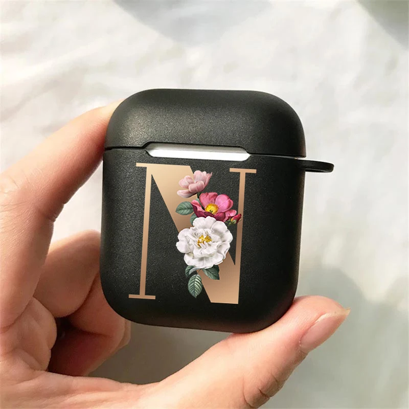 حافظة سماعة أذن AZ بأحرف أولية لصندوق شحن Apple لأجهزة AirPods1 2 34Pro حافظة بلوتوث لاسلكية سوداء على شكل زهرة أبجدية ذهبية