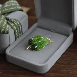 Elegant Women Green Leaves Crystal Pearl Pin Badges Classic Delicate Plant Shining Boutique Decoration Brooch