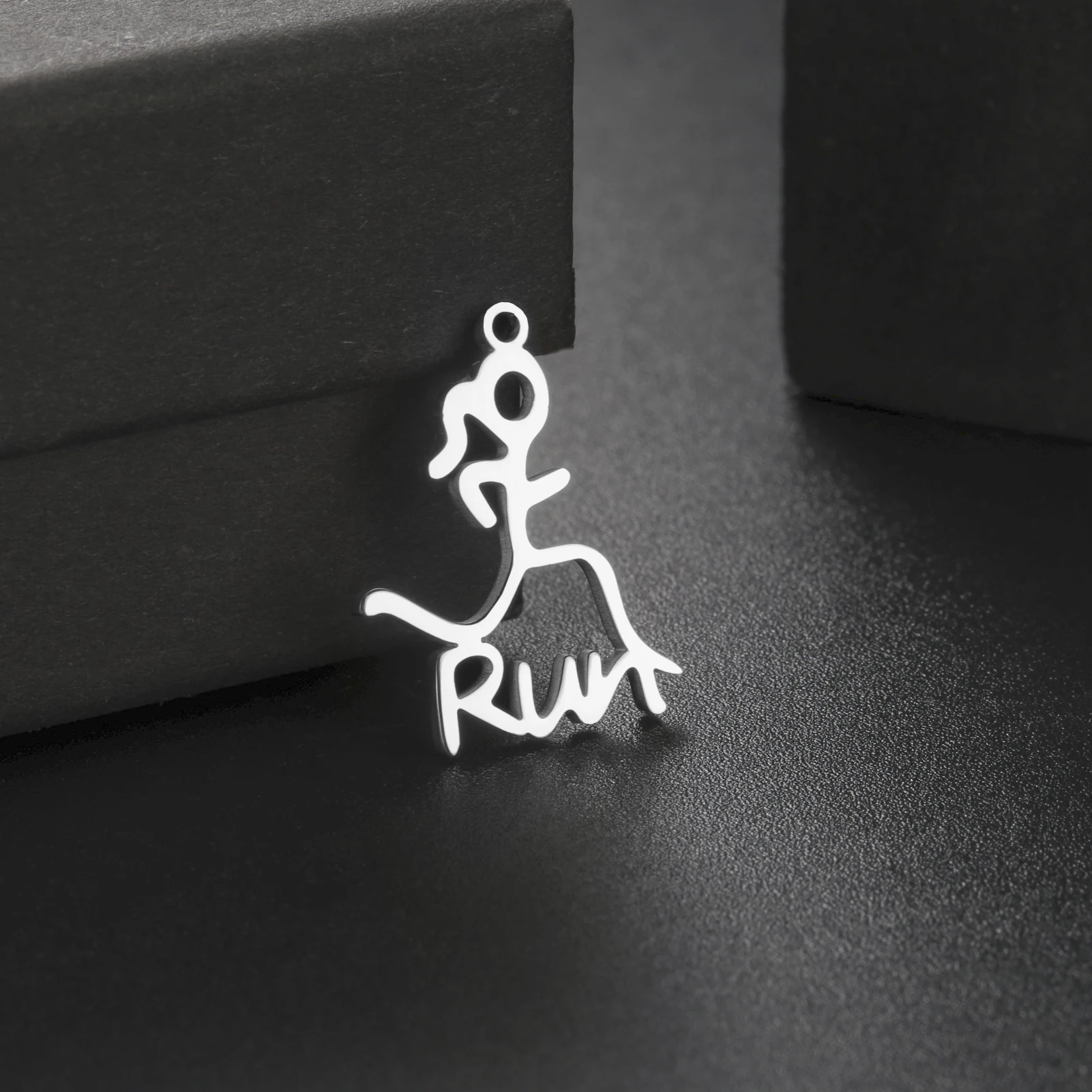 Runner Pendant Necklace Women Running Girl Fashion Sports Spirit Track Athletes Jewelry Gift for Coach Marathon Lovers