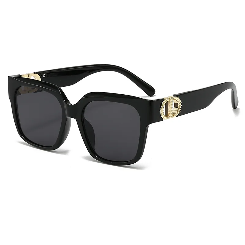 

2025 Trendy Oversized Square Sunglasses - Unisex UV400 Protection, Lightweight Metal Frame,Stylish for Street & Travel