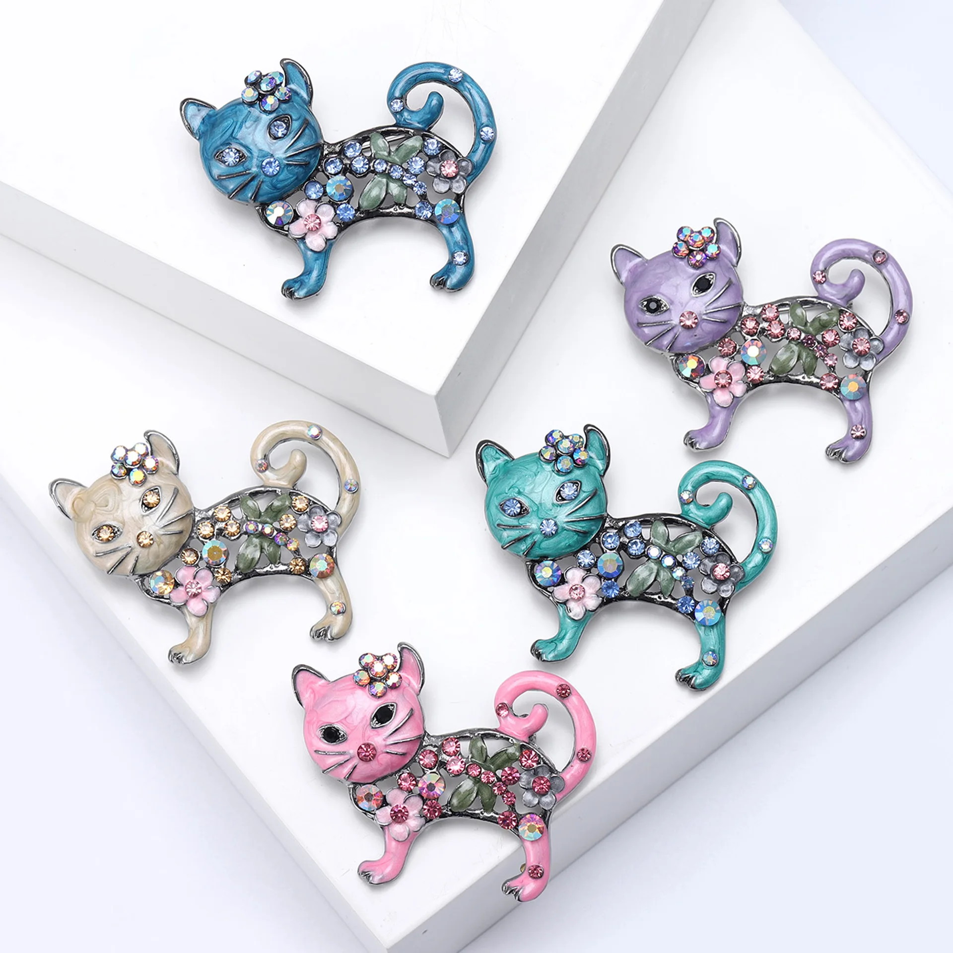 1pc Cute Cat Brooches Alloy Rhinestone Suit Accessories Badge Lapel Pin, 5 Colors Available for Daily Wear, Office, Gifting
