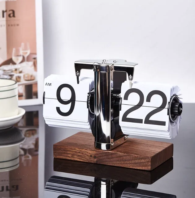 Desktop Mechanical Flip Clock - An Automatic Page-Turning Walnut Ornament for Home & Office