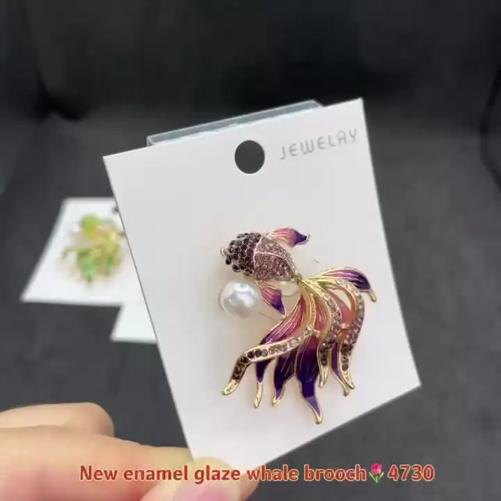 Beaut & Berry – broches en perles de poisson rouge pour femmes, épingles d'animaux, cadeaux de fête pour amis, accessoires de bijoux de Banquet