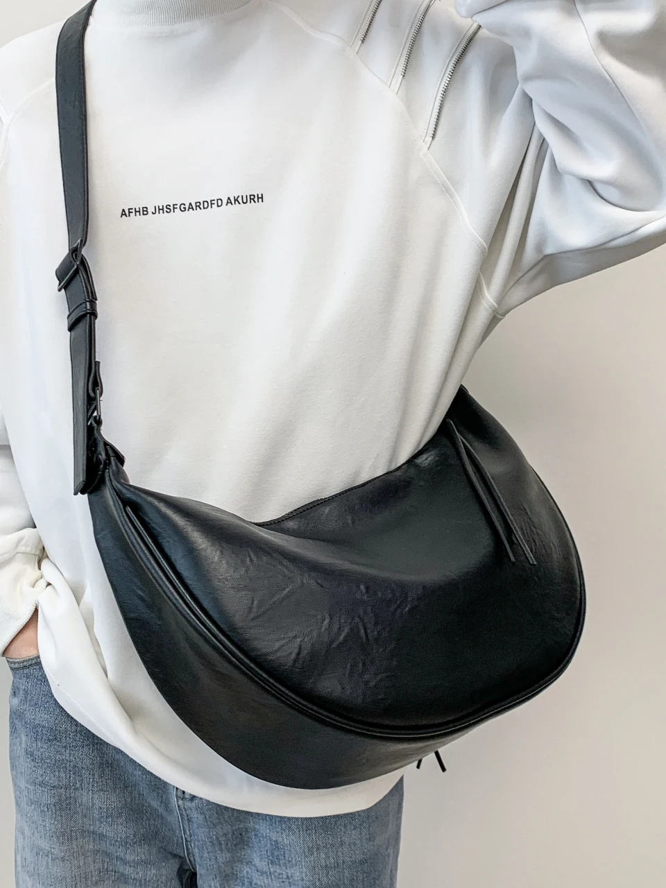 Soft Leather Dumpling Shape Crossbody Bag for Men And Women Commuter Storage Lazy Moon Tooth Bag Street Trend Polyester 