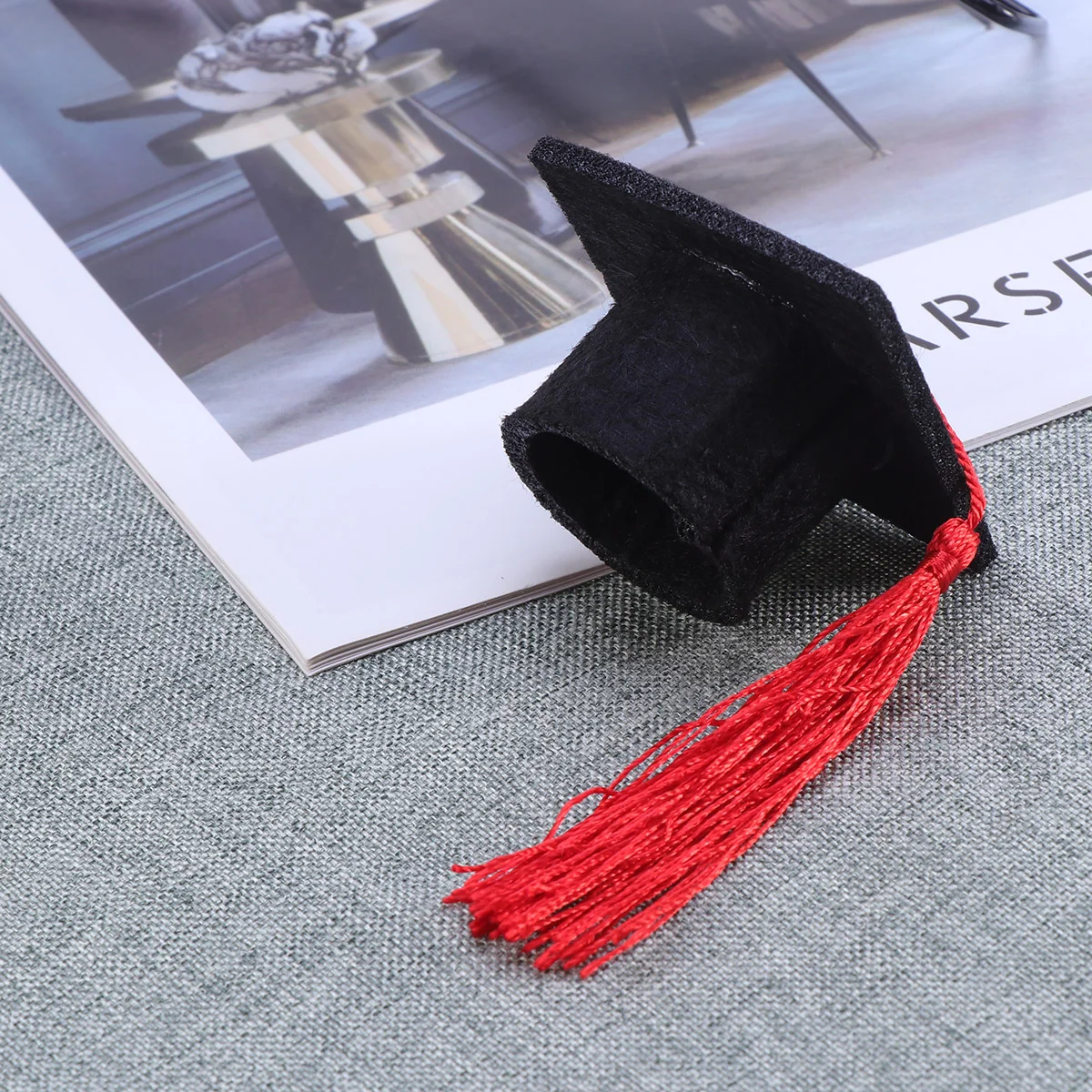 

Fashion Creative Mini Doctorial Hat with Tassels Bottle Toppers Bottle Caps Covers Party Favors(Red)