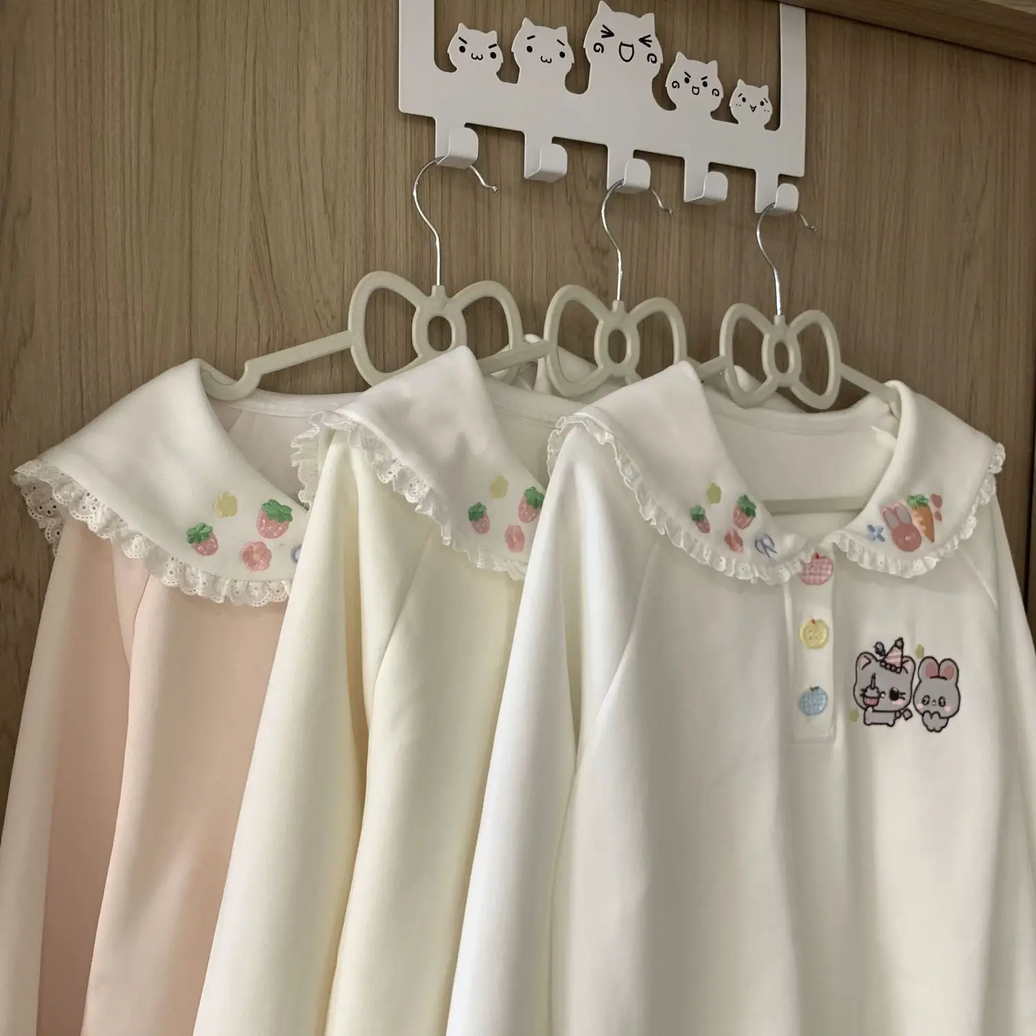 2026 Autumn Cute Girl Hoodie Doll Collar Lace Patchwork Strawberry Embroidery Cat Element Loose Chic Student Women Sweat Top