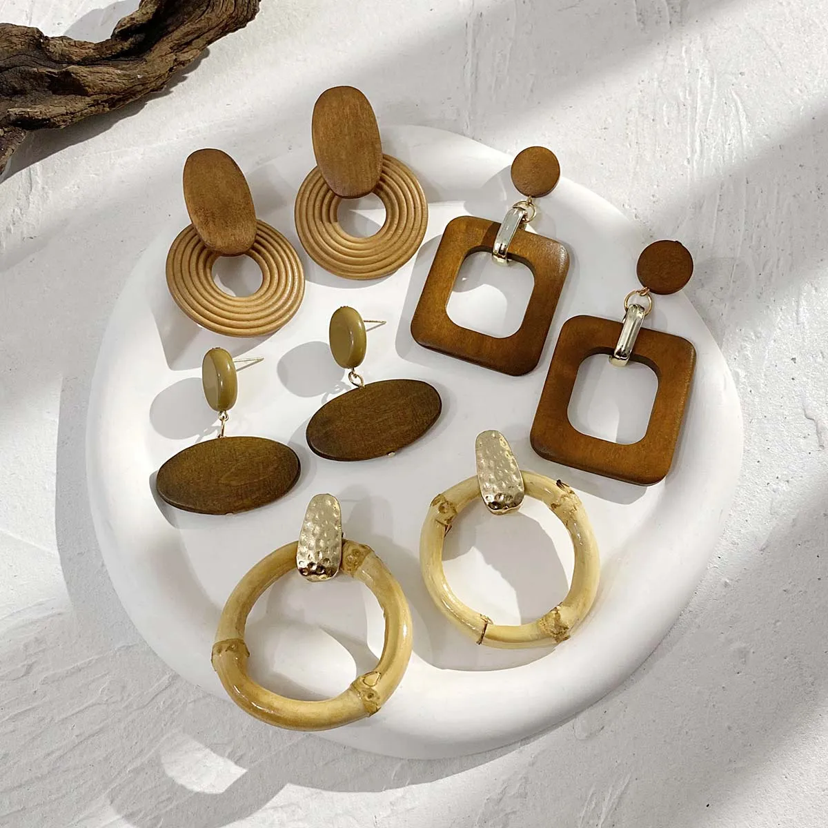 AENSOA Vintage Geometric Wood Drop Earrings for Women Handmade Brown Color Leaf Shaped Round Circle Wooden Earrings Jewelry 2022