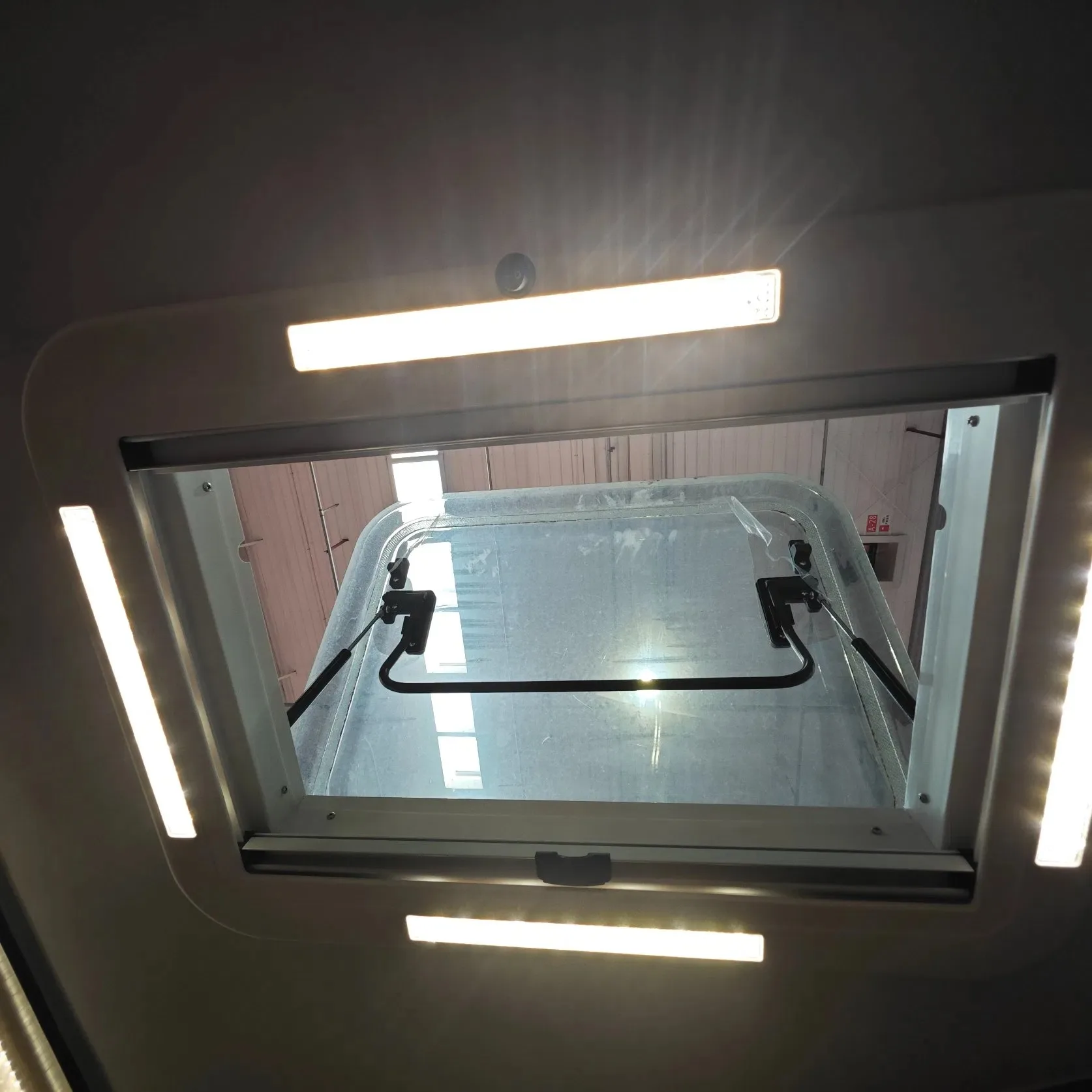 ATV Top-Hung Roof Window LED Skylight Ventilate Hatch Sunroof For RV Moving Trailer 500*500mm