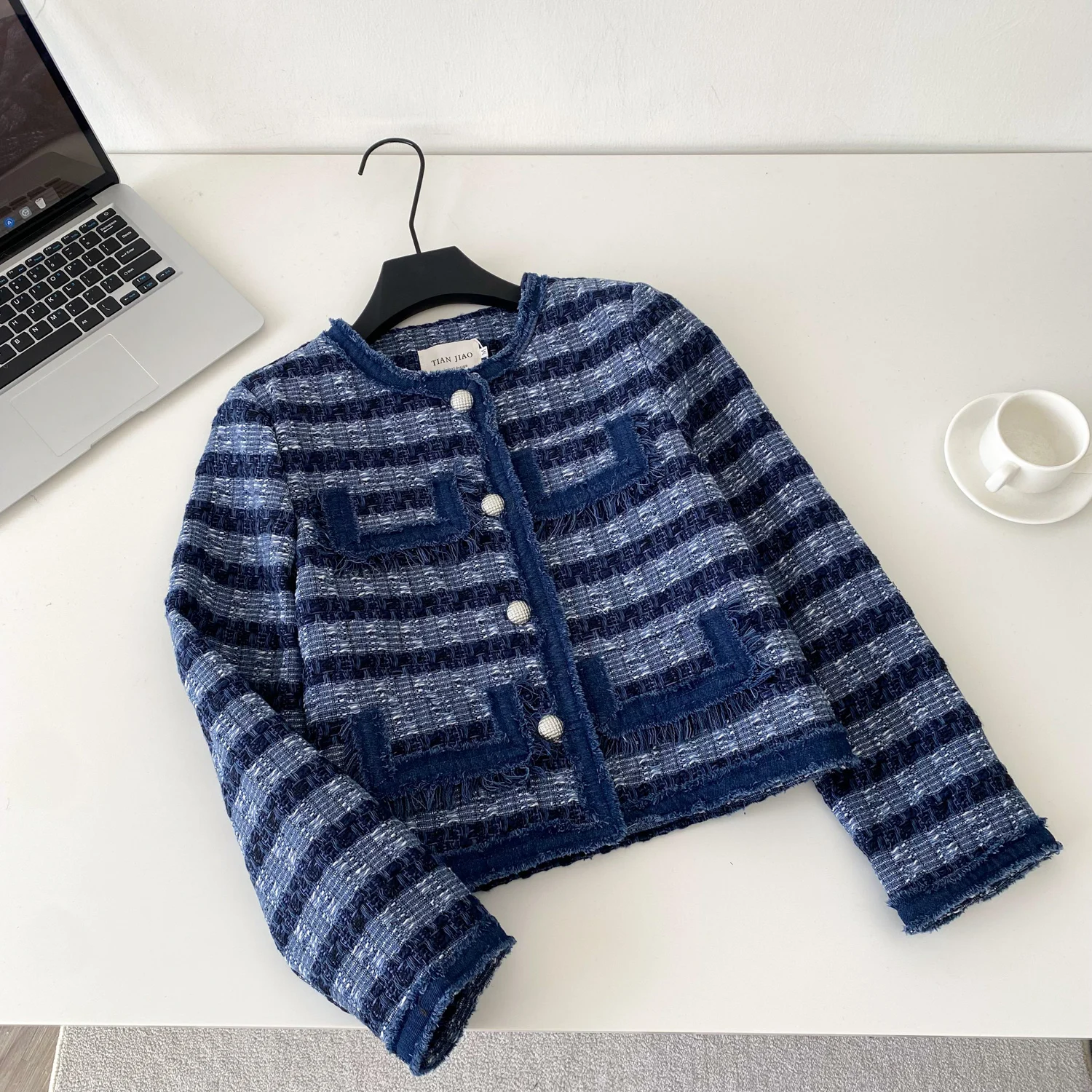 

Clothland женская стильная твидовая куртка с длинными рукавами и карманами, женская верхняя одежда, модные повседневные пальто Mujer CB198