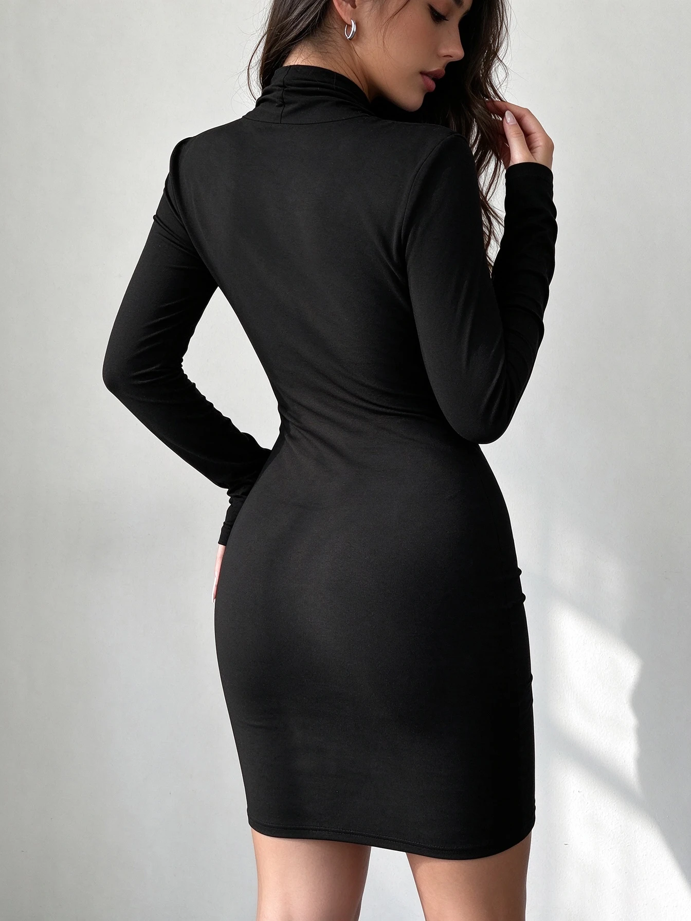 Women Black Twist Front Sweetheart Neck Long Sleeve Bodycon Mini Dress Minimalist Elegant Casual Sexy Autumn Winter Date Party