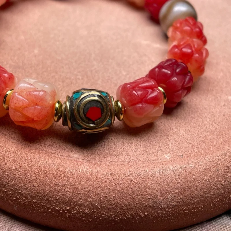 Blood-colored Bone Swallowing Matching Tassel Accessories Men and Women Bracelet Handheld Wenwan