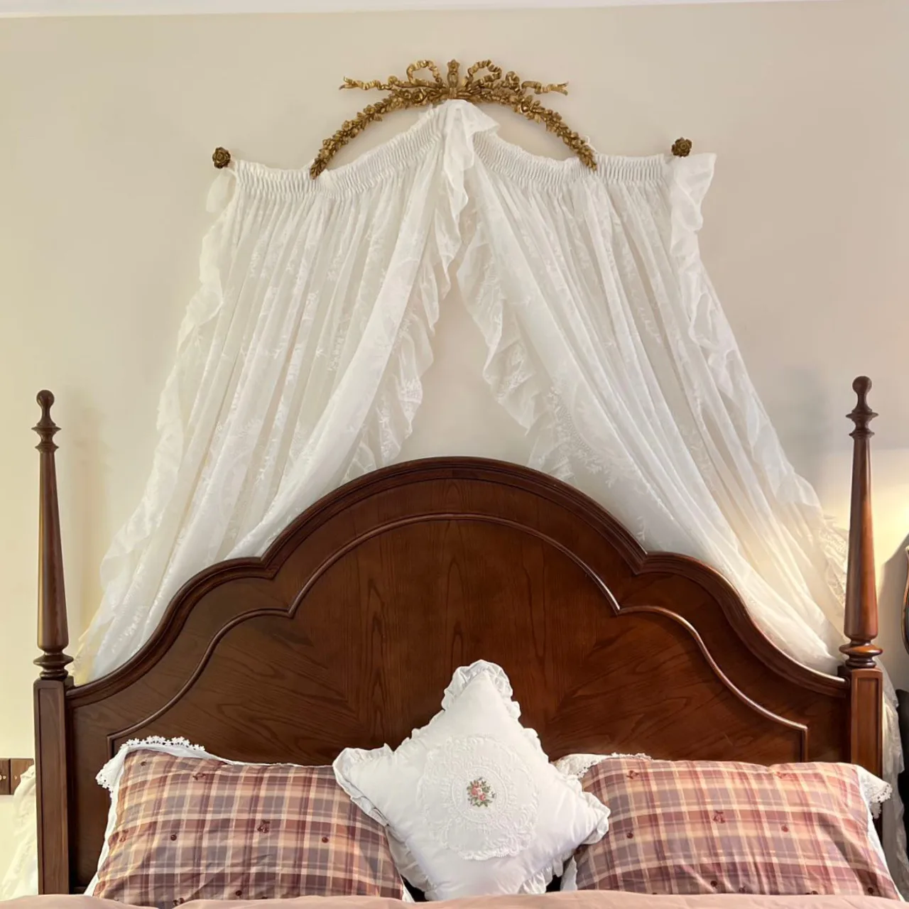 Brass bed mantle frame bed head curtain rose bow lace princess home decoration bedroom shooting background