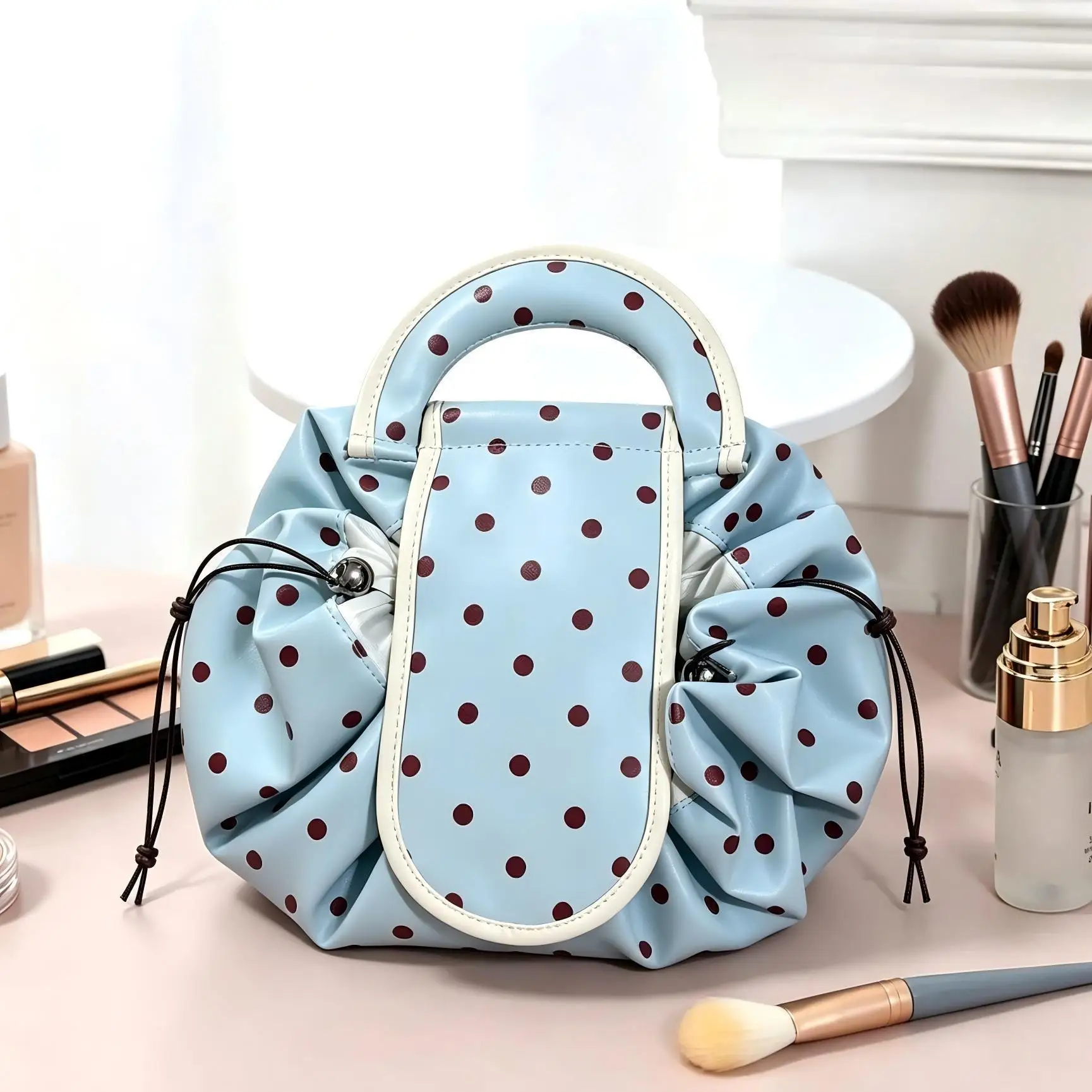 Lazy drawstring polka dot cosmetic bag women's light and portable waterproof travel toilet bag PU handle storage bag