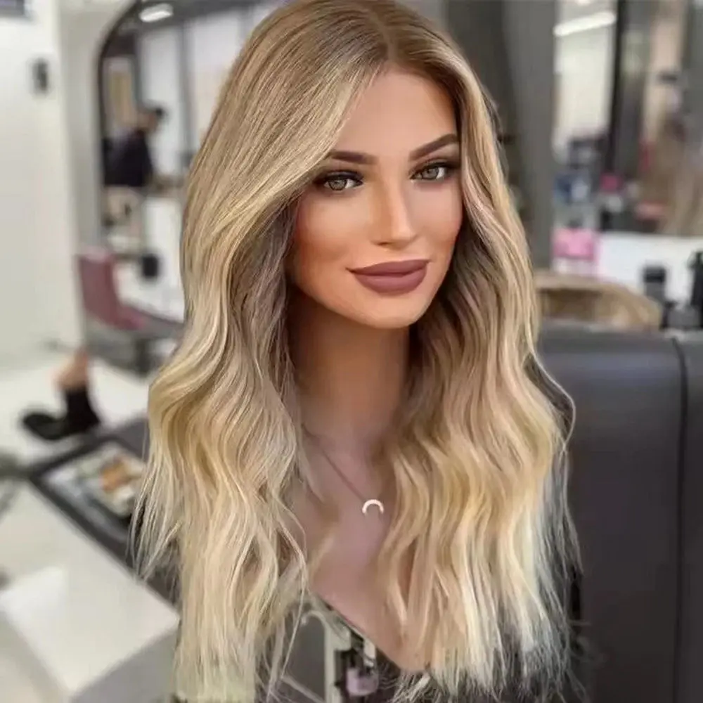 

Реалистичный вид Выделите Глубокие волны Синтетические кружевные верхние парики Медовый блондин Парики высокой четкости с темными корнями Повседневный костюм для женщин