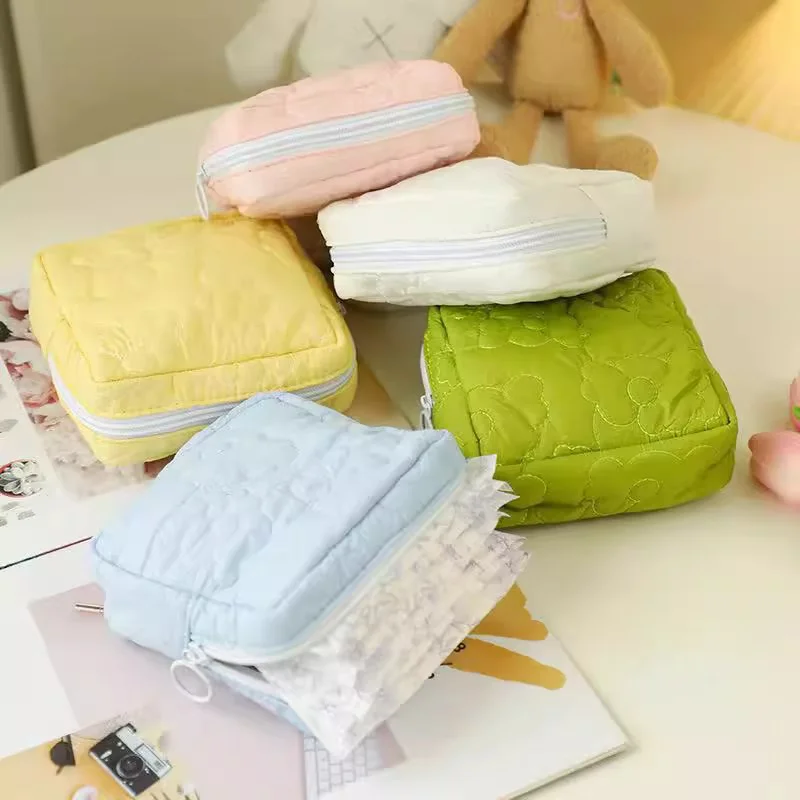 Cream Quilted Cloud Pouch, Aesthetic Girly Handheld Makeup Bag, Large Capacity Portable Toiletry Storage Pouch